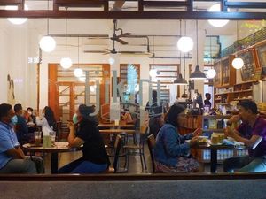 5 Kafe Bergaya Vintage yang Punya Kesan Tempo Doeloe di Jakarta