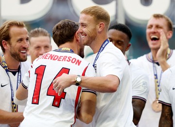 Siapa tuh yang Jordan Henderson Kasih Medali Perunggu Timnas Inggris?