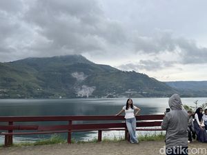 Tugu Raja Sitanggang di Samosir, Spot Nikmati Panorama Pusuk Buhit-Danau Toba