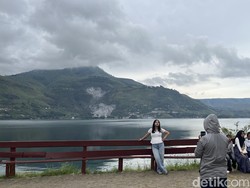 Tugu Raja Sitanggang di Samosir, Spot Nikmati Panorama Pusuk Buhit-Danau Toba