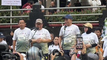 Lari Bareng Pramono, Menkop Ajak Gen Z Kenal Koperasi Lewat GenCoopRun