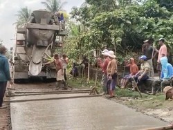 Warga Lampung Timur Patungan Rp 100 Ribu Bangun Jalan 4 Km