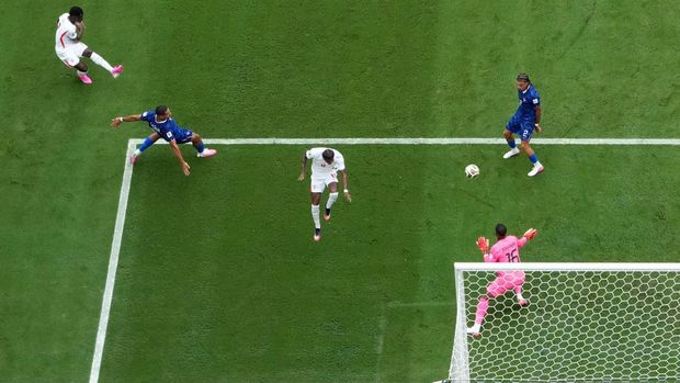 Prancis vs Inggris Gol Bukayo Saka dianulir karena offside.