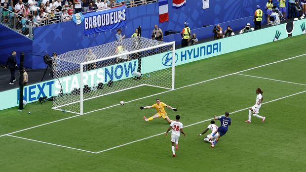 Prancis vs Inggris Soccer Football - FIFA World Cup 2026 - Bronze Final - France v England - Miami Stadium, Miami Gardens, Florida, U.S. - July 18, 2026 France's Bradley Barcola scores their second goal REUTERS/Marco Bello
