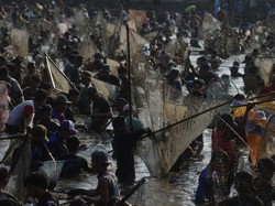 Duka di Tengah Meriahnya Festival Memet Ikan Klaten