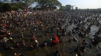 Ribuan Warga Serbu Festival Memet Ikan 2026, Dua Ton Ikan Ludes Jadi Rebutan