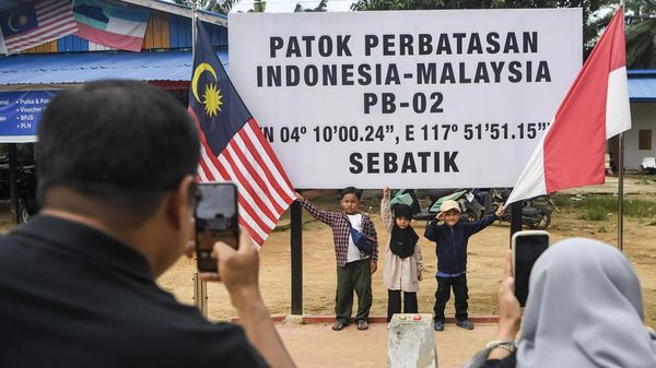 Satu Langkah Beda Negara, Patok Perbatasan Indonesia-Malaysia Jadi Daya Tarik di Sebatik
