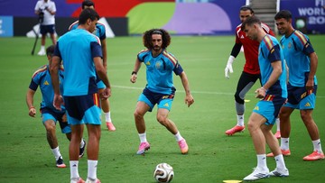 Hujan Badai, Spanyol Batalkan Latihan Terakhir Jelang Final Piala Dunia