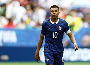Umtiti Ingatkan Mbappe Membumi, Bawa-bawa Messi