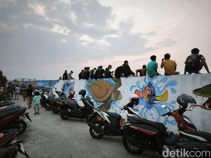 Menikmati Mural dan Senja di Tambaklorok Semarang