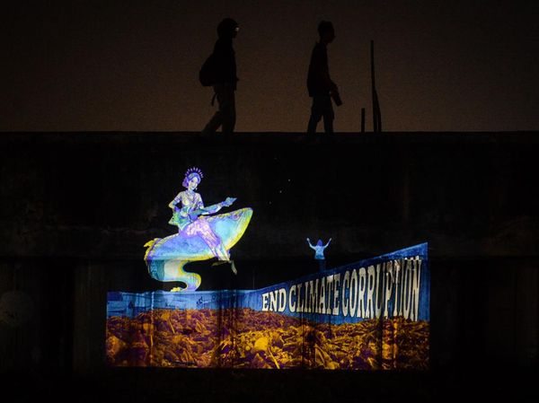Warga Terpukau, Festival Dadap Vol. 5 Hadirkan Pesona Video Mapping di Tanggul Laut