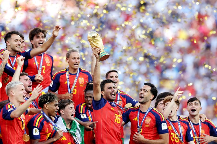 Soccer Football - FIFA World Cup 2026 - Final - Spain v Argentina - New York/New Jersey Stadium, East Rutherford, New Jersey, U.S. - July 19, 2026 Spains Rodri lifts the World Cup trophy alongside teammates as they celebrate winning the World Cup RE