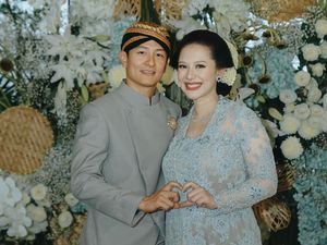 Foto Mitoni 7 Bulanan Istri Pembalap Rio Haryanto, Anggun Berkebaya Baby Blue