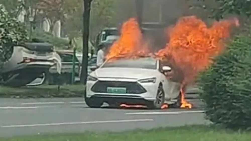 BYD Hangus Penumpang Selamat