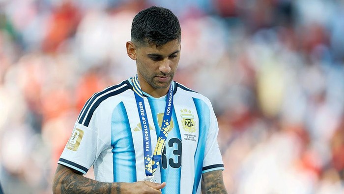EAST RUTHERFORD, NEW JERSEY - JULY 19: Cristian Romero of Argentina looks dejected after losing the FIFA World Cup 2026 Final match between Spain and Argentina at New York New Jersey Stadium on July 19, 2026 in East Rutherford, United States. (Photo 