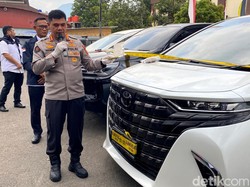 Deretan Mobil Mewah Disita Polisi dari Sindikat Judi Online di Jabar