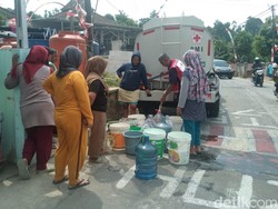 Kemarau Picu Krisis Air, Lima Tangki Dikerahkan di Cianjur