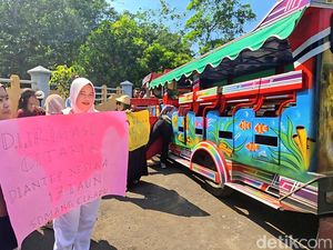 Naik Odong-odong, Warga Cikadu Tagih Janji Perbaikan Irigasi