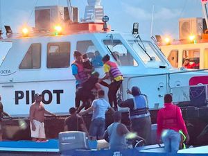 Feri Penumpang Karam di Guyana, Operasi Penyelamatan Terus Berlangsung