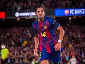 Barcelona Bebaskan Ferran Torres Mau Pergi atau Bertahan