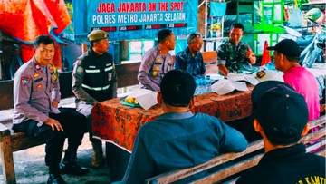 Jaga Jakarta On The Spot, Polres Jaksel Serap Aspirasi dan Bagi Bansos