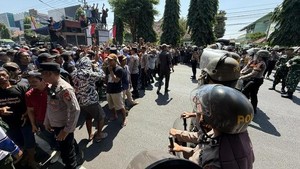 Ada Demo, Jalan Hasanudin Kota Kediri Ditutup Sementara