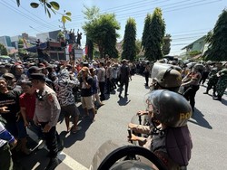 Ada Demo, Jalan Hasanudin Kota Kediri Ditutup Sementara