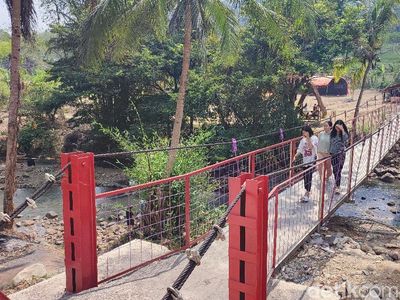 Jembatan Merah Jayaraksa, Magnet Wisata Baru di Ciamis