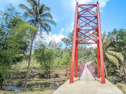Pesona Jembatan Merah Jayaraksa, Ikon Wisata Baru di Ciamis