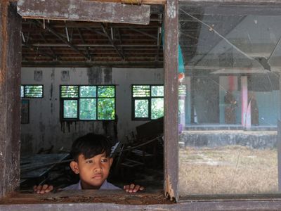 Kondisi Kelas Memprihatinkan, Siswa SD Tetap Ikuti Pelajaran