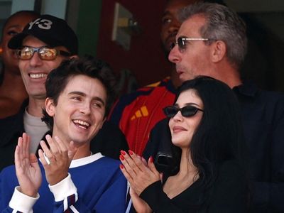Kylie Jenner dan Timothee Chalamet Pamer Kemesraan di Final Piala Dunia 2026