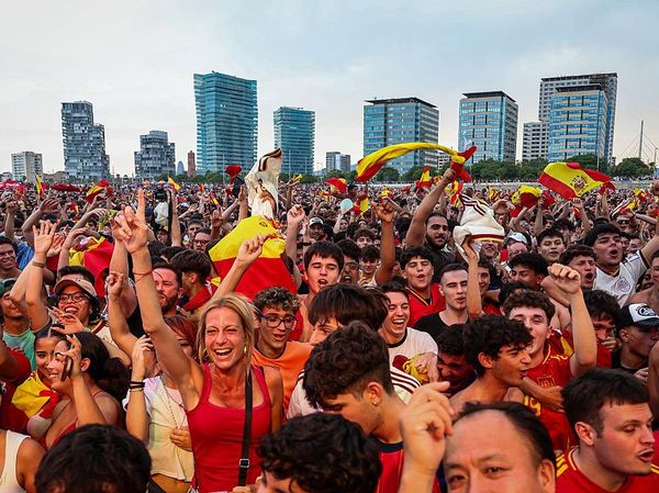 La Furia Roja Juara, Ribuan Fans Rayakan Kemenangan di Landmark Spanyol