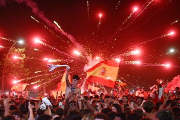 La Roja Juara, Warga Spanyol Berpesta Semalaman