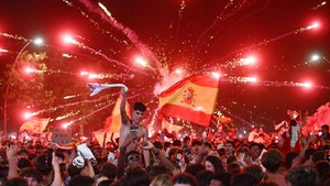 La Roja Juara, Warga Spanyol Berpesta Semalaman