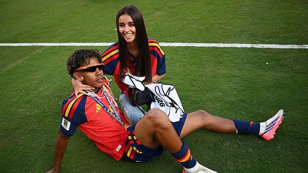 Momen Romantis Lamine Yamal dan Pacar saat Spanyol Juarai Piala Dunia 2026
