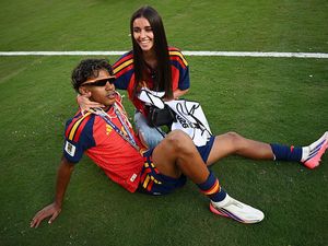 Momen Romantis Lamine Yamal dan Pacar saat Spanyol Juarai Piala Dunia 2026
