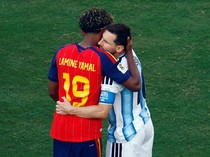 Video: From This to This Interaksi Lionel Messi dan Lamine Yamal