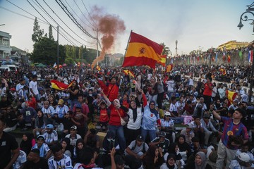 Lautan Suporter Spanyol Padati Benteng Oranje