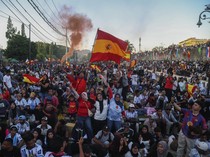 Lautan Suporter Spanyol Padati Benteng Oranje