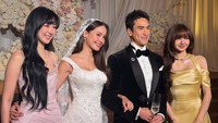 Pesona Lisa BLACKPINK di Pernikahan Nadech-Yaya, Unreal Bak Princess