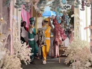 Viral Antimainstream, Pengantin Sunda Ini Diarak Power Rangers ke Pelaminan