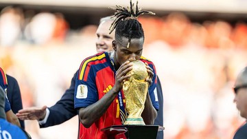 Nico Williams Persembahkan Medali Piala Dunia buat Ibunda