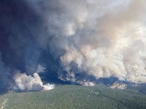Penampakan Kebakaran Hutan Kanada yang Picu Kabut Asap di AS