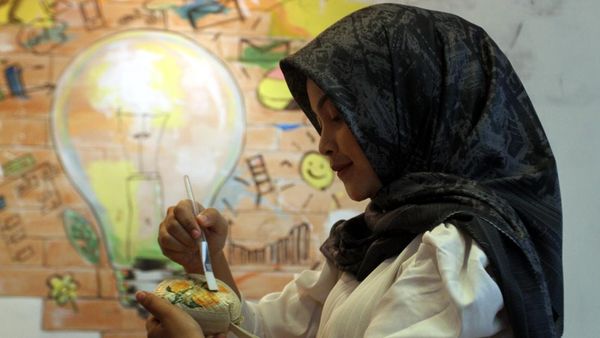Pelatihan Decoupage Perkuat Kemandirian Ekonomi Perempuan