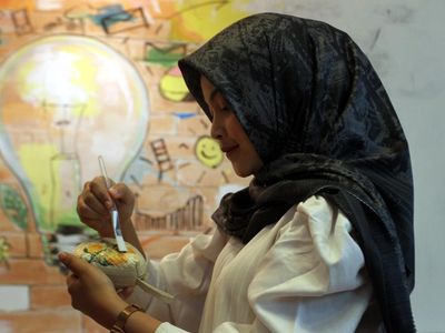 Pelatihan Decoupage Perkuat Kemandirian Ekonomi Perempuan