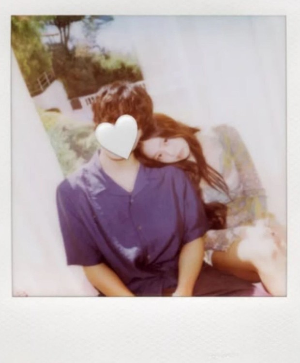 Potret Jennie dalam teaser comeback 'Less Than A LOVER'/ Foto: allkpop.com Jennie BLACKPINK mengisyaratkan akan comeback solo melalui perilisan foto dengan model misterius pada (19/7).