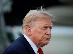 Trump Ancam Bom Jembatan-Pembangkit Jika Iran Tembaki Kapal di Selat Hormuz