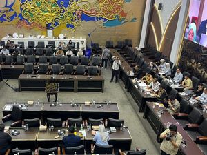Baleg DPR Setujui Harmonisasi RUU LLAJ, Hak Kewajiban Ojol Diatur Terpisah
