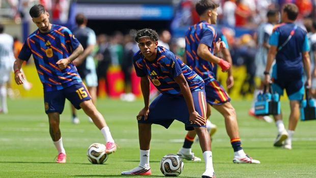 SOCCER-WORLDCUP-ESP-ARG/ Soccer Football - FIFA World Cup 2026 - Final - Spain v Argentina - New York/New Jersey Stadium, East Rutherford, New Jersey, U.S. - July 19, 2026 Spain's Lamine Yamal during the warm up before the match REUTERS/Kai Pfaffenbach