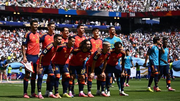 Spanyol vs Argentina Spanyol mendominasi penguasaan bola hingga pertengahan babak pertama.